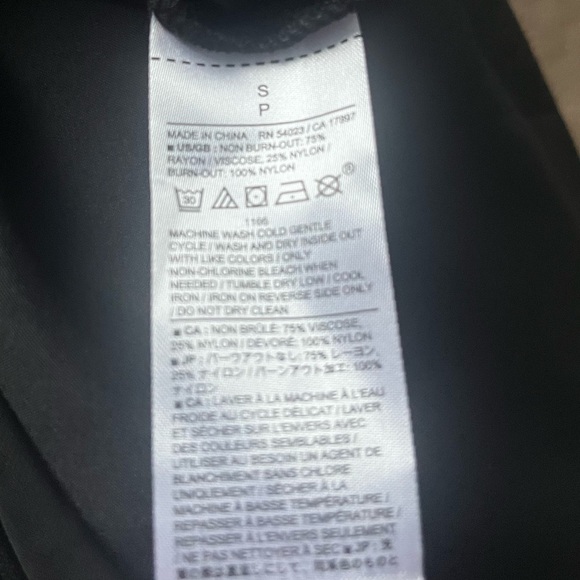 Velvet burnout blouse with open back NWT - Picture 7 of 7